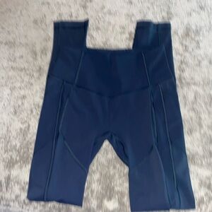 Lululemon Active Yoga Pocket Invigorate leggings. Size 4. Deep Blue Green {1213}